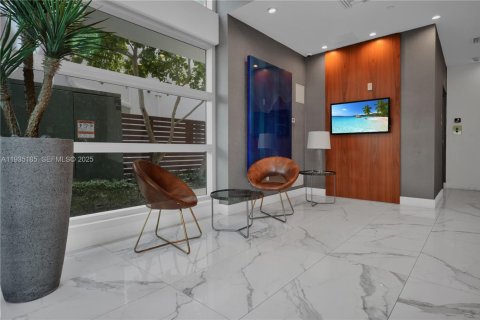 Condo in Bay Harbor Islands, Florida, 3 bedrooms  № 1994120 - photo 2