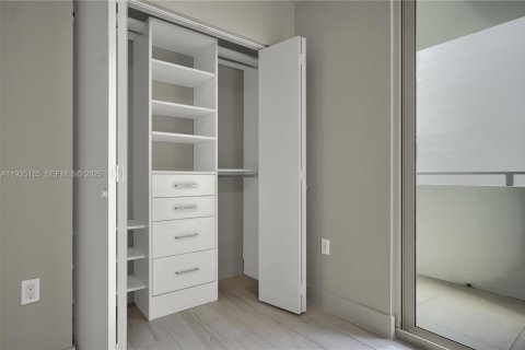 Condo in Bay Harbor Islands, Florida, 3 bedrooms  № 1994120 - photo 13