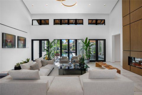 Casa en venta en Miami, Florida, 6 dormitorios, 530.94 m2 № 1848387 - foto 28
