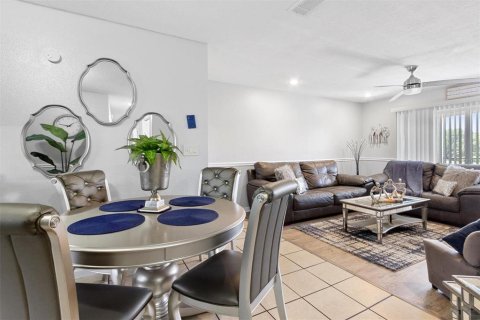 Condo in Tampa, Florida, 4 bedrooms  № 1565047 - photo 8