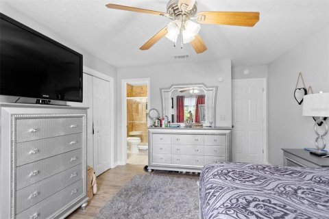 Condo in Tampa, Florida, 4 bedrooms  № 1565047 - photo 23