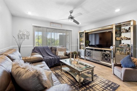Condo in Tampa, Florida, 4 bedrooms  № 1565047 - photo 3