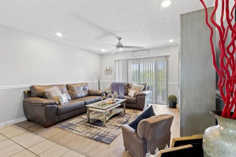 Condo in Tampa, Florida, 4 bedrooms  № 1565047 - photo 4