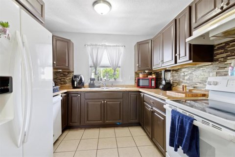 Condo in Tampa, Florida, 4 bedrooms  № 1565047 - photo 11