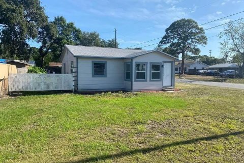 House in Saint Petersburg, Florida 2 bedrooms, 97.92 sq.m. № 1908449 - photo 2