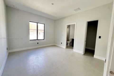 Propiedad comercial en venta en Hallandale Beach, Florida, 241.55 m2 № 1955444 - foto 7