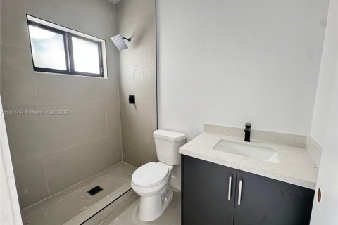 Propiedad comercial en venta en Hallandale Beach, Florida, 241.55 m2 № 1955444 - foto 4