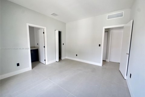 Propiedad comercial en venta en Hallandale Beach, Florida, 241.55 m2 № 1955444 - foto 6