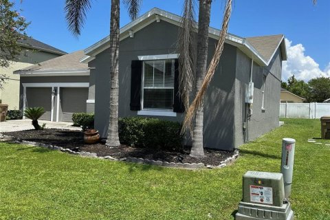 Villa ou maison à vendre à Kissimmee, Floride: 3 chambres, 148.36 m2 № 2403111 - photo 2
