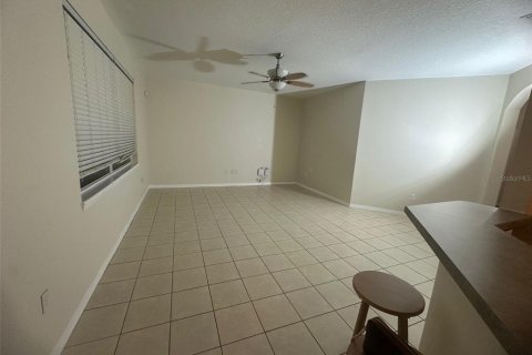 Villa ou maison à vendre à Kissimmee, Floride: 3 chambres, 148.36 m2 № 2403111 - photo 12