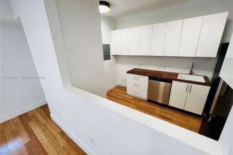 Appartement à louer à Miami Beach, Floride: 1 chambre, 78.97 m2 № 1990597 - photo 10