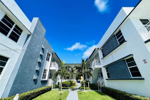 Appartement à louer à Miami Beach, Floride: 1 chambre, 78.97 m2 № 1990597 - photo 1
