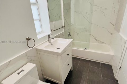 Appartement à louer à Miami Beach, Floride: 1 chambre, 78.97 m2 № 1990597 - photo 17