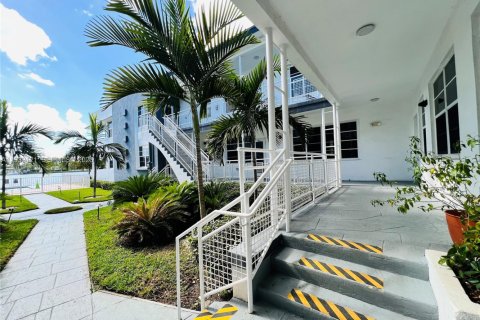 Appartement à louer à Miami Beach, Floride: 1 chambre, 78.97 m2 № 1990597 - photo 25