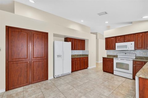 House in Brandon, Florida 4 bedrooms, 181.72 sq.m. № 1838320 - photo 13