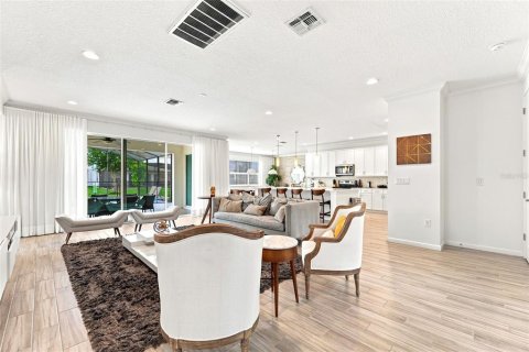 House in Kissimmee, Florida 7 bedrooms, 410.81 sq.m. № 2284680 - photo 10