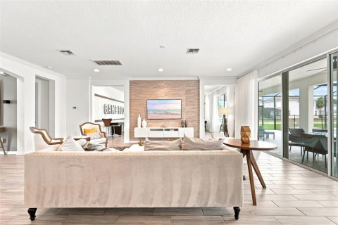 House in Kissimmee, Florida 7 bedrooms, 410.81 sq.m. № 2284680 - photo 8