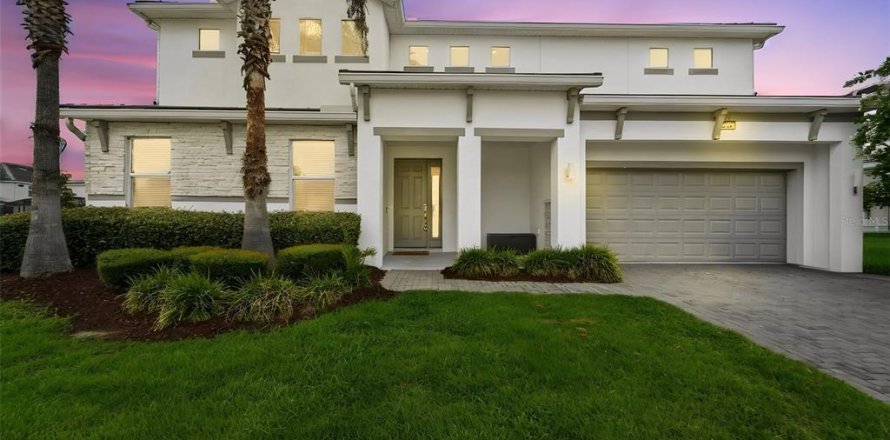 House in Kissimmee, Florida 7 bedrooms, 410.81 sq.m. № 2284680
