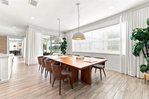 House in Kissimmee, Florida 7 bedrooms, 410.81 sq.m. № 2284680 - photo 15