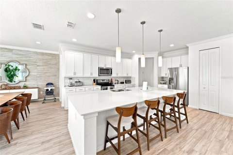 House in Kissimmee, Florida 7 bedrooms, 410.81 sq.m. № 2284680 - photo 14