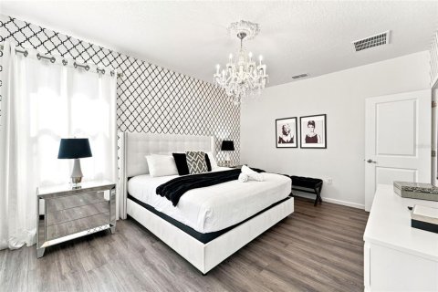 House in Kissimmee, Florida 7 bedrooms, 410.81 sq.m. № 2284680 - photo 18