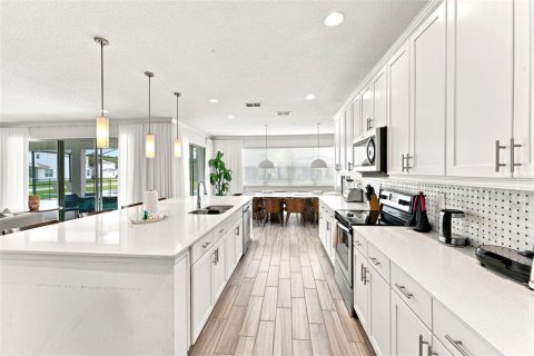House in Kissimmee, Florida 7 bedrooms, 410.81 sq.m. № 2284680 - photo 13