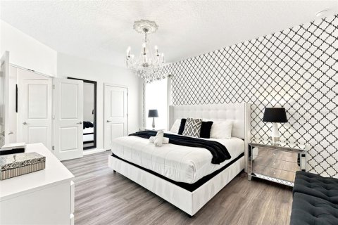 House in Kissimmee, Florida 7 bedrooms, 410.81 sq.m. № 2284680 - photo 17
