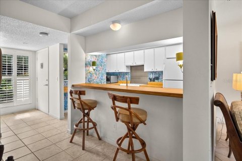 Condo in Sarasota, Florida, 2 bedrooms  № 1673478 - photo 9