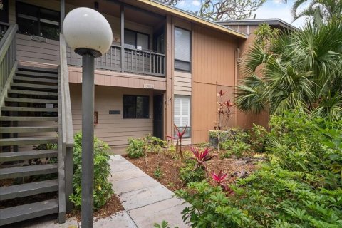 Condo in Sarasota, Florida, 2 bedrooms  № 1673478 - photo 1