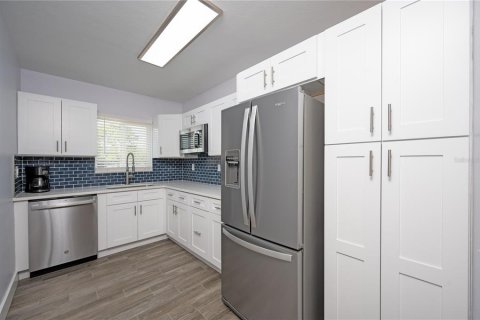 Immobilier commercial à louer à Saint Petersburg, Floride: 127.83 m2 № 2405133 - photo 13