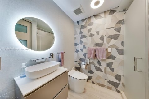 Condominio en venta en Miami, Florida, 1 dormitorio, 86.31 m2 № 2002999 - foto 3