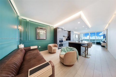 Condominio en venta en Miami, Florida, 1 dormitorio, 86.31 m2 № 2002999 - foto 1