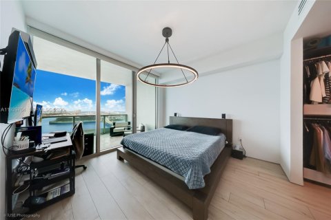 Condominio en venta en Miami, Florida, 1 dormitorio, 86.31 m2 № 2002999 - foto 12