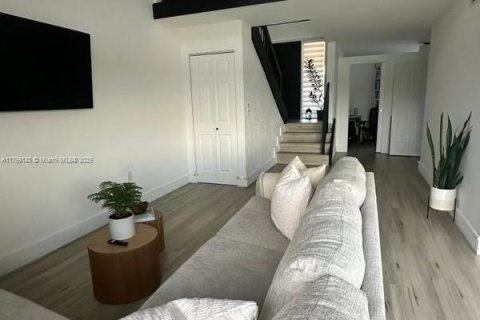 Condominio en venta en Miami, Florida, 3 dormitorios, 152.36 m2 № 1861214 - foto 17