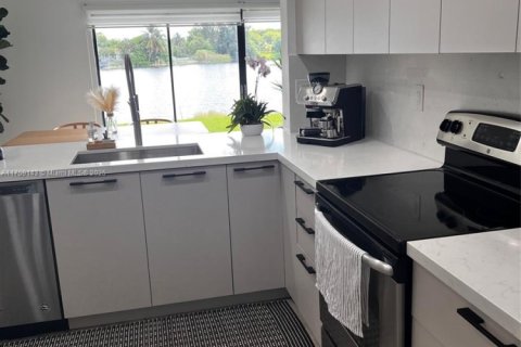 Condominio en venta en Miami, Florida, 3 dormitorios, 152.36 m2 № 1861214 - foto 11