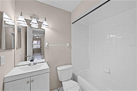 Villa ou maison à louer à Winter Park, Floride: 2 chambres, 95.13 m2 № 2283390 - photo 9