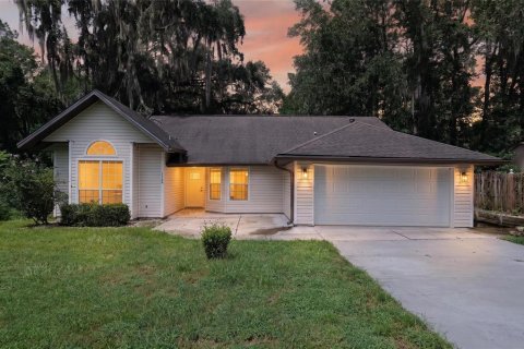 House in Gainesville, Florida 3 bedrooms, 149.39 sq.m. № 2330919