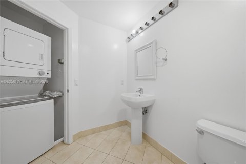 Copropriété à louer à Miami, Floride: 1 chambre, 72.46 m2 № 2084231 - photo 4