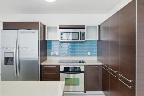 Copropriété à louer à Miami, Floride: 1 chambre, 72.46 m2 № 2084231 - photo 2