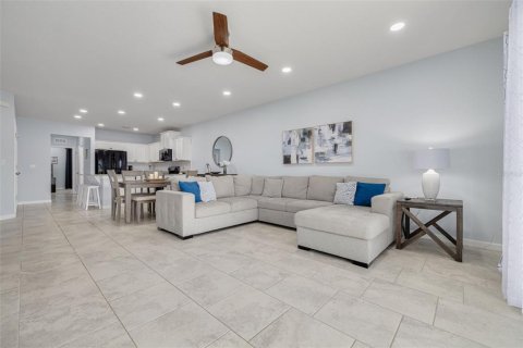 Villa ou maison à vendre à Land O' Lakes, Floride: 3 chambres, 142.33 m2 № 2142334 - photo 8