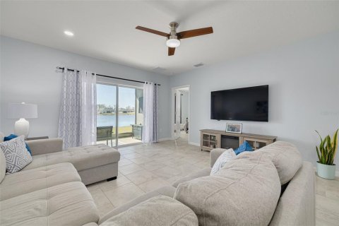 Villa ou maison à vendre à Land O' Lakes, Floride: 3 chambres, 142.33 m2 № 2142334 - photo 7