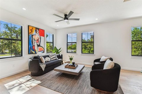 Townhouse in Tampa, Florida 3 bedrooms, 195.47 sq.m. № 2232828 - photo 8