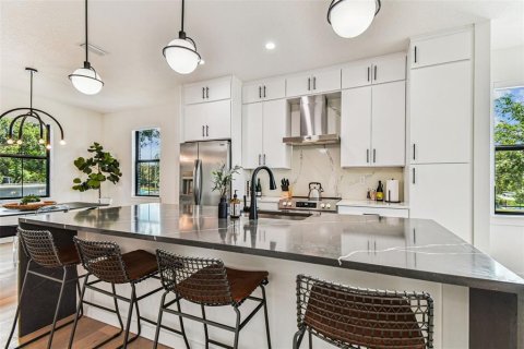 Townhouse in Tampa, Florida 3 bedrooms, 195.47 sq.m. № 2232828 - photo 4