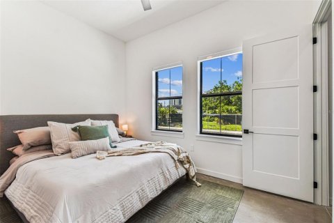 Townhouse in Tampa, Florida 3 bedrooms, 195.47 sq.m. № 2232828 - photo 16