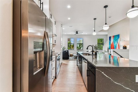 Townhouse in Tampa, Florida 3 bedrooms, 195.47 sq.m. № 2232828 - photo 30