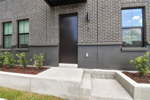 Townhouse in Tampa, Florida 3 bedrooms, 195.47 sq.m. № 2232828 - photo 11