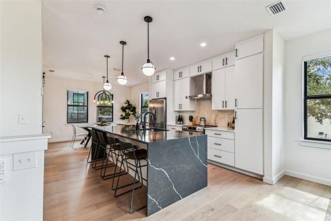 Townhouse in Tampa, Florida 3 bedrooms, 195.47 sq.m. № 2232828 - photo 20