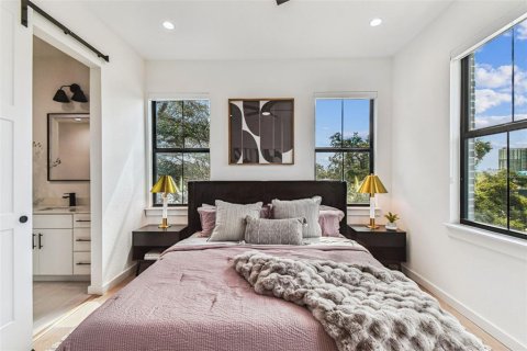 Townhouse in Tampa, Florida 3 bedrooms, 195.47 sq.m. № 2232828 - photo 9