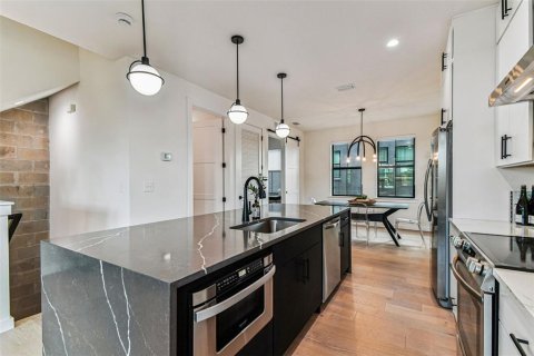 Townhouse in Tampa, Florida 3 bedrooms, 195.47 sq.m. № 2232828 - photo 25