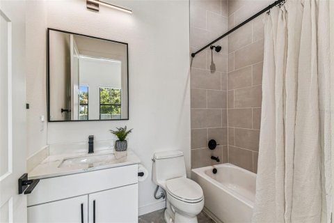 Townhouse in Tampa, Florida 3 bedrooms, 195.47 sq.m. № 2232828 - photo 17